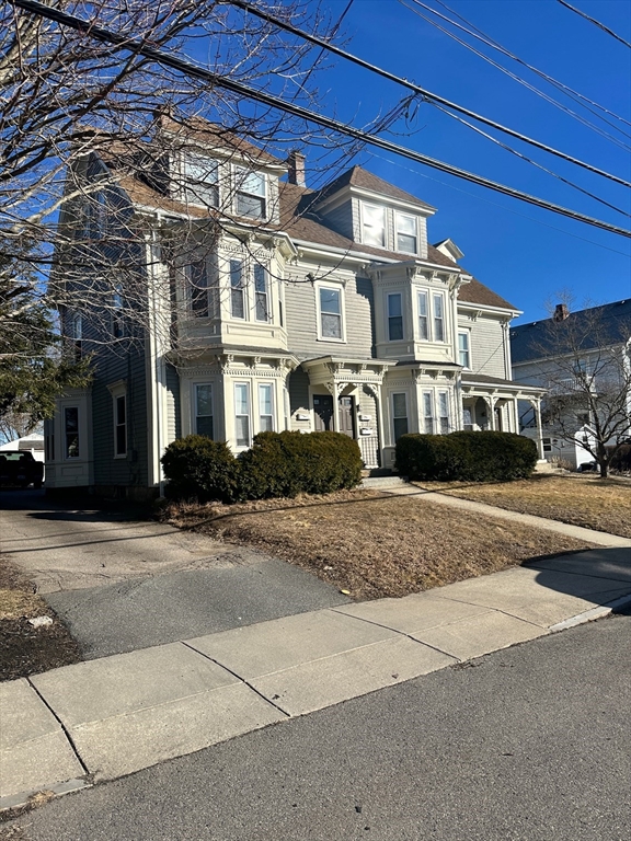 3 bed, 1 bath apartment for rent at 16 West St Unit 3, Franklin