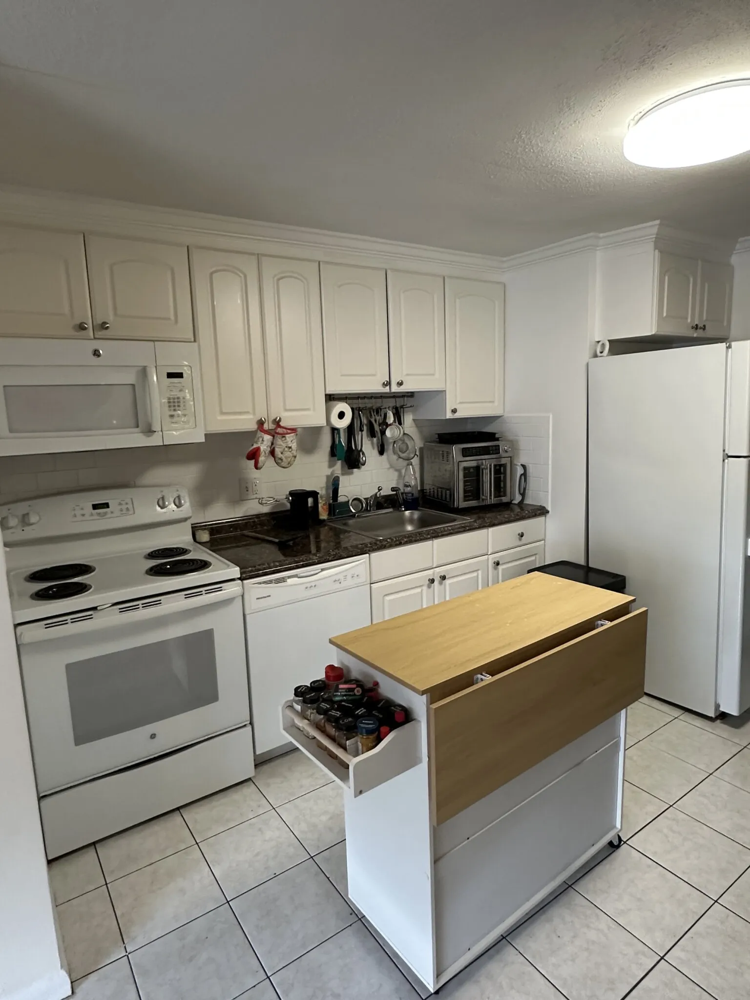 2 bed, 1 bath apartment for rent at 16 Westford St Unit 6, Allston — photo 3 of 17