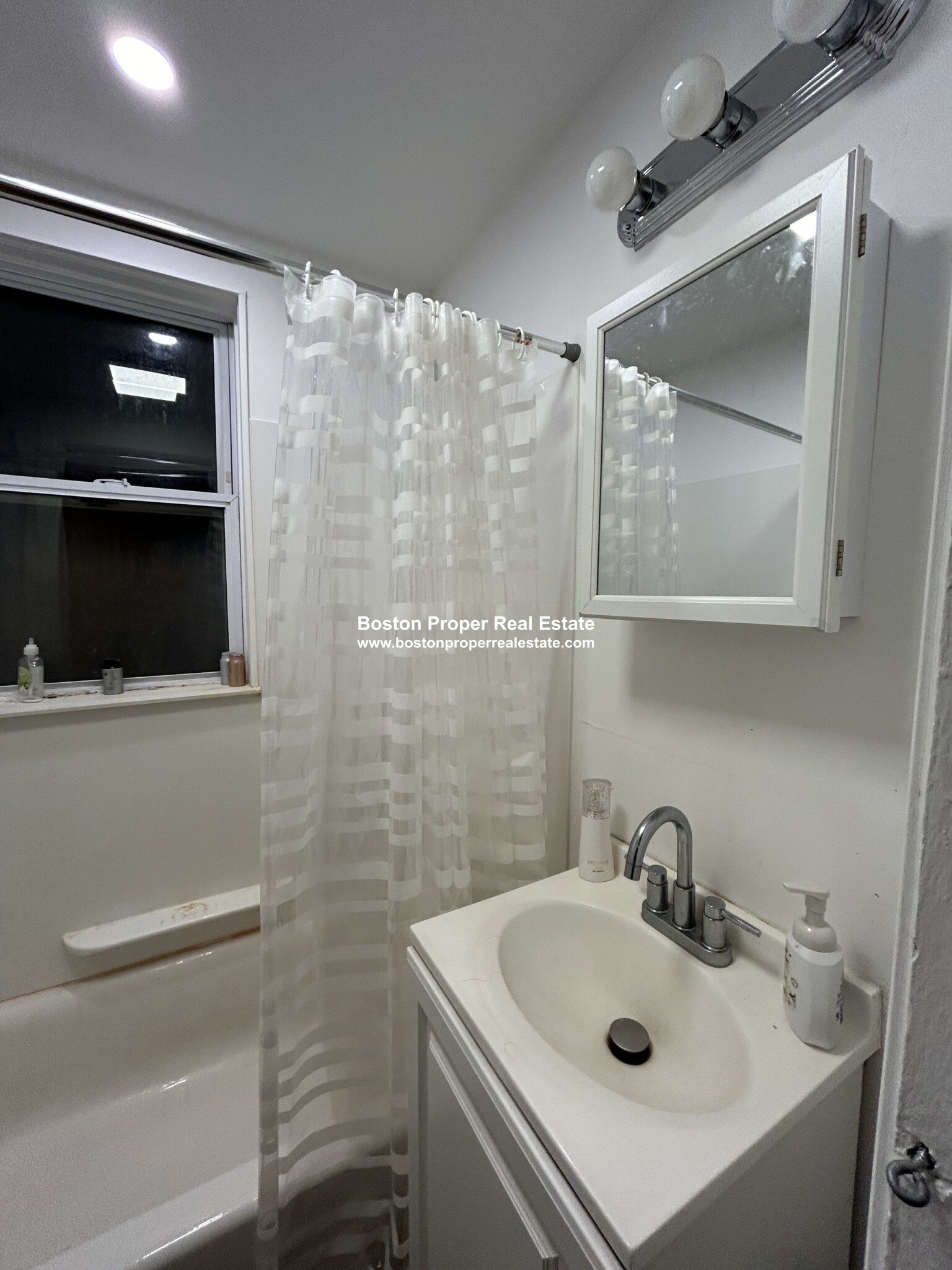 2 bed, 1 bath apartment for rent at 16 Westland Ave Unit 309, Fenway — photo 21 of 33