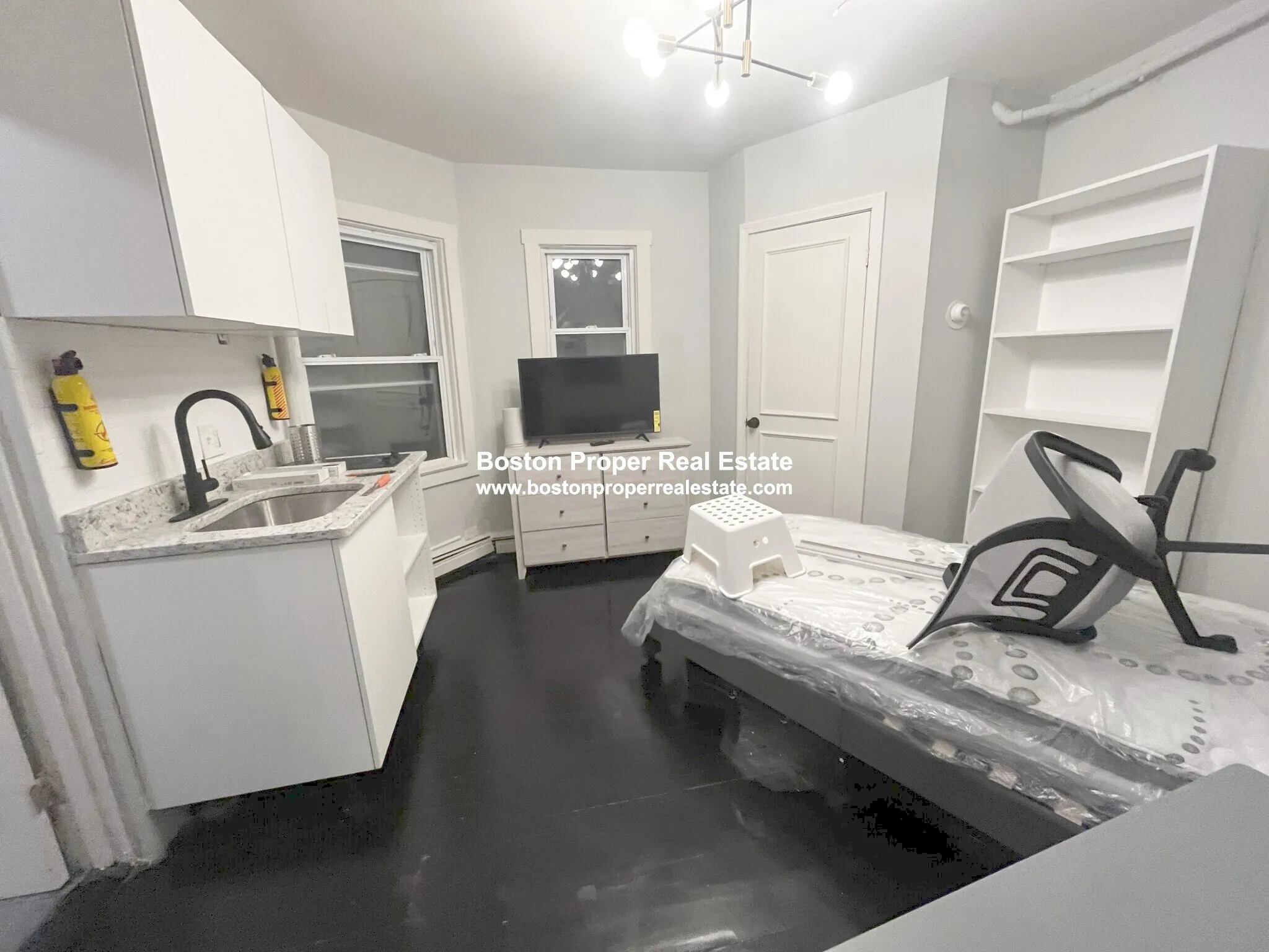 Studio bed, 1 bath apartment for rent at 16 Westland Ave Unit 402, Fenway — photo 2 of 16