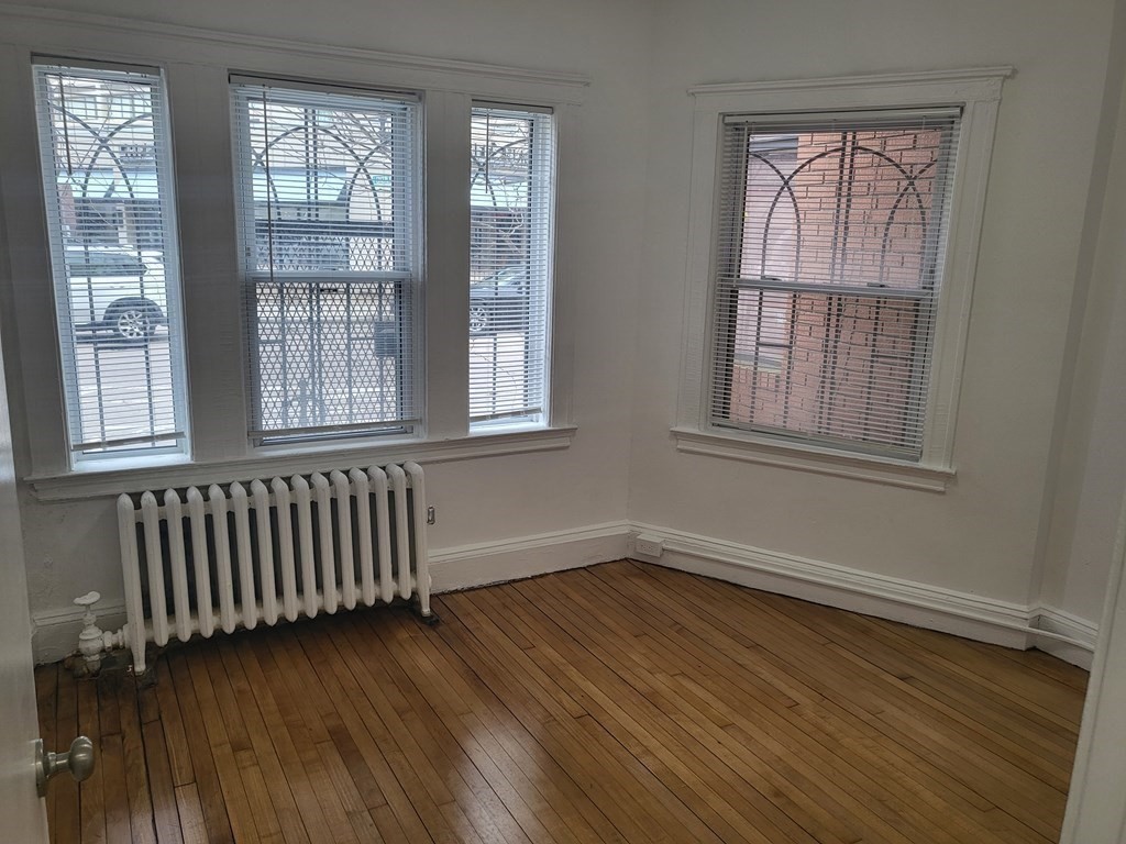 3 bed, 1 bath apartment for rent at 16 Westland Ave Unit 5, Fenway