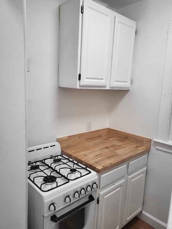 3 bed, 1 bath apartment for rent at 16 Westland Ave Unit 5, Fenway — photo 3 of 17