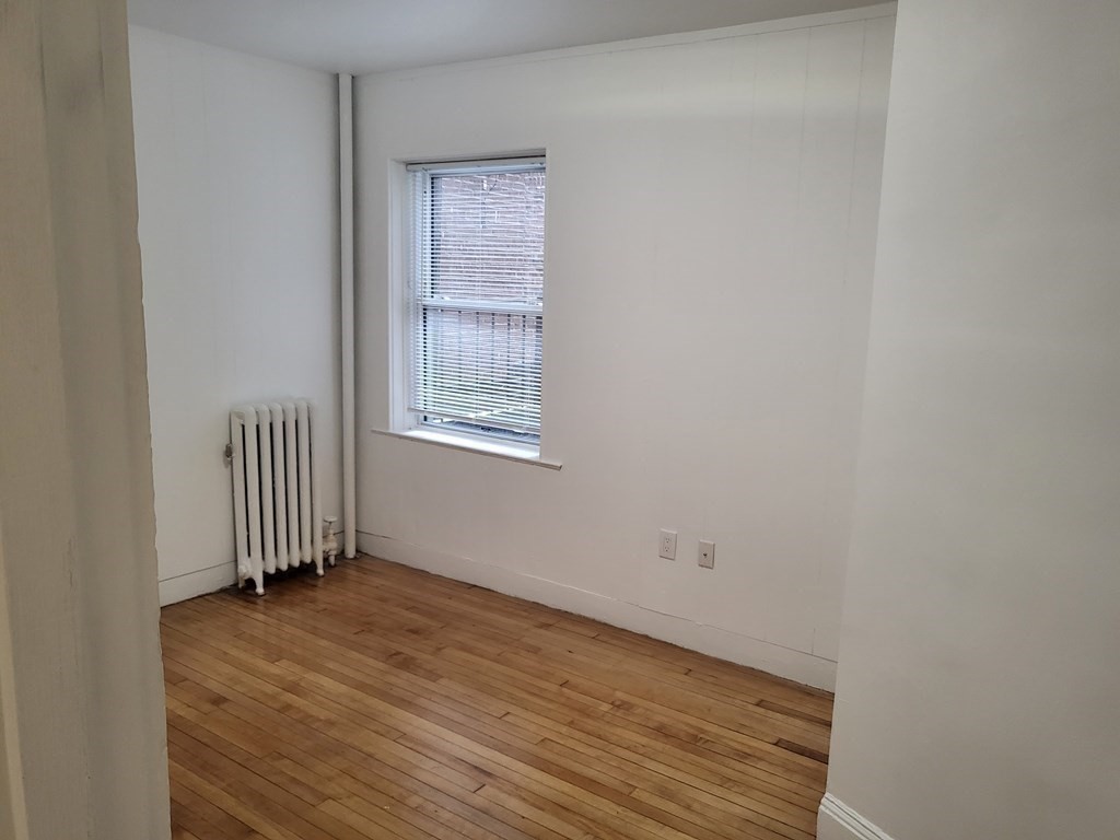 3 bed, 1 bath apartment for rent at 16 Westland Ave Unit 5, Fenway — photo 6 of 17