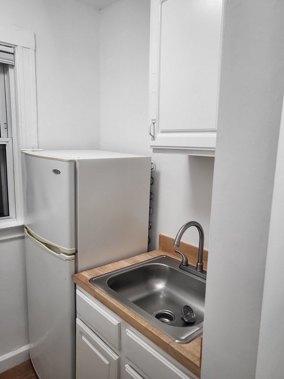 3 bed, 1 bath apartment for rent at 16 Westland Ave Unit 5, Fenway — photo 4 of 17