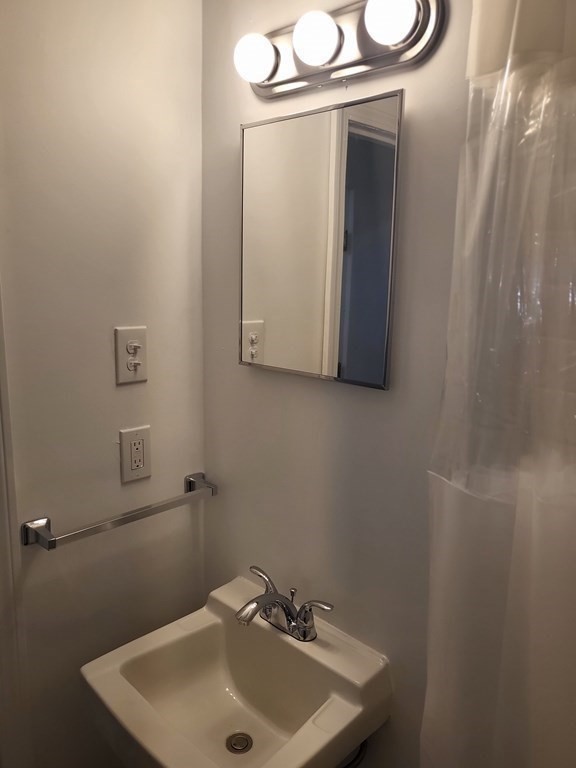 3 bed, 1 bath apartment for rent at 16 Westland Ave Unit 5, Fenway — photo 9 of 17