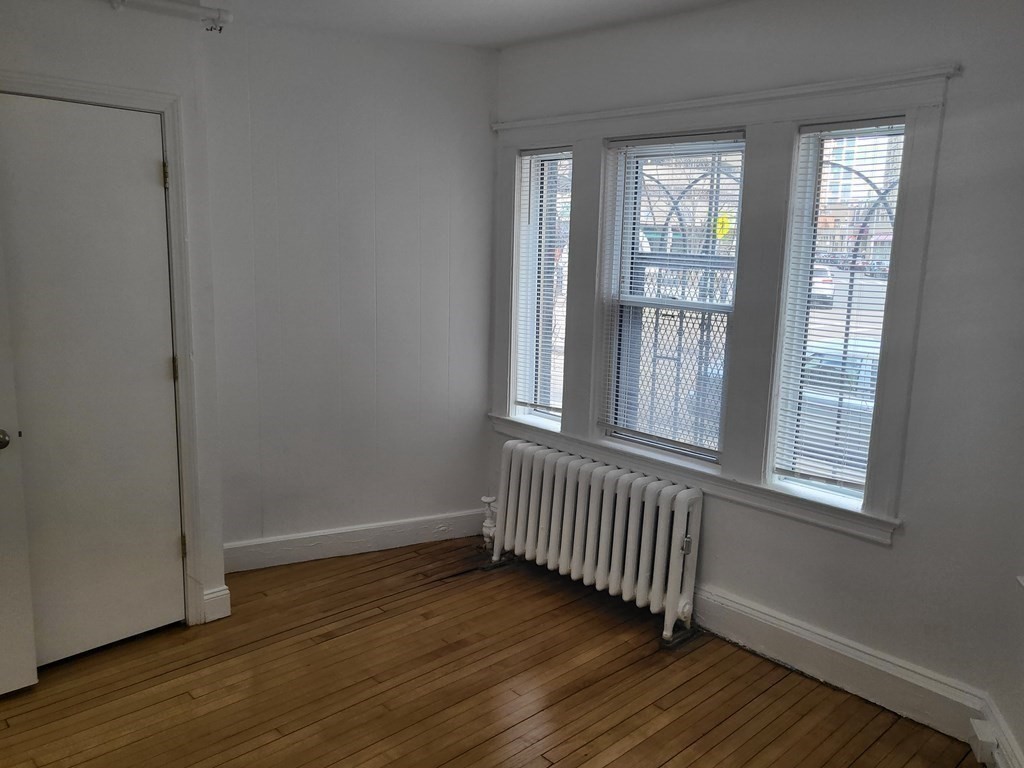 3 bed, 1 bath apartment for rent at 16 Westland Ave Unit 5, Fenway — photo 5 of 17