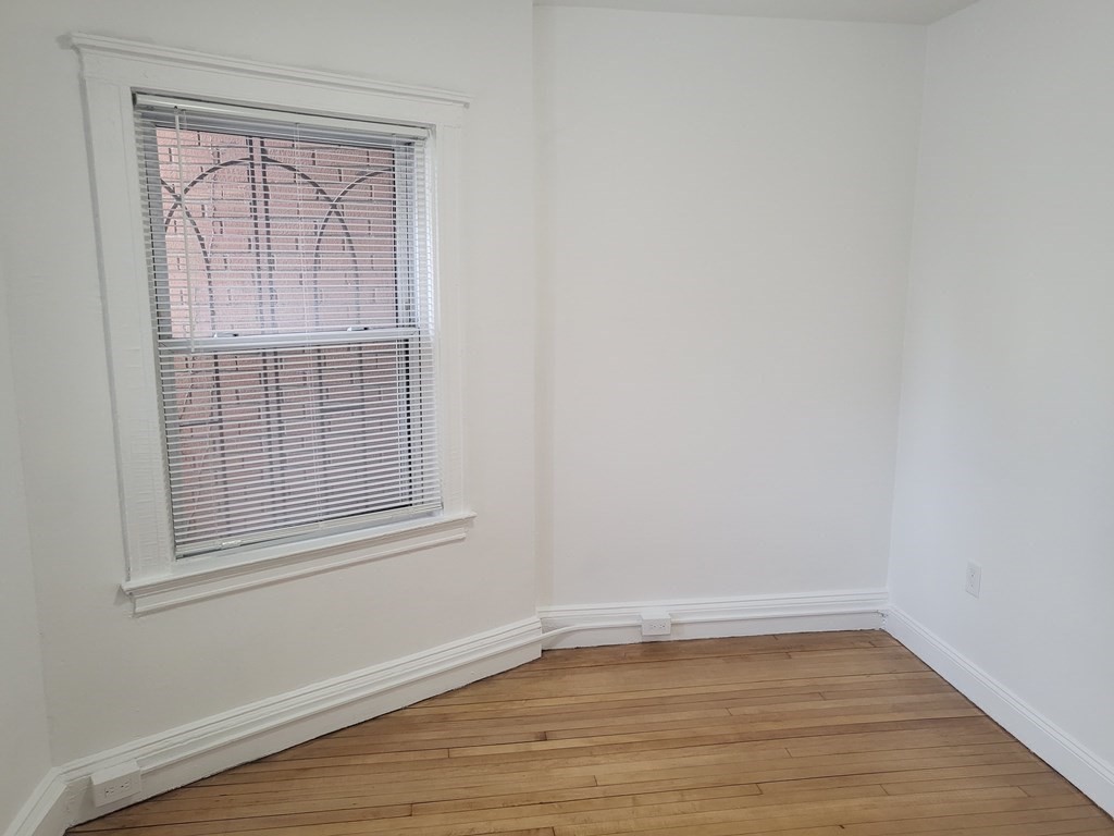 3 bed, 1 bath apartment for rent at 16 Westland Ave Unit 5, Fenway — photo 8 of 17