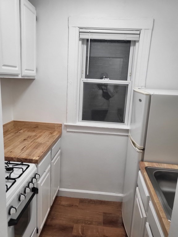 3 bed, 1 bath apartment for rent at 16 Westland Ave Unit 5, Fenway — photo 2 of 17