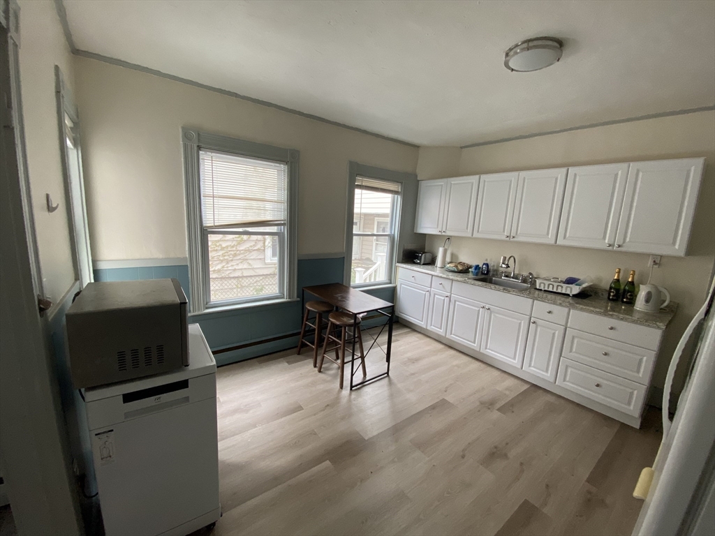 3 bed, 1 bath apartment for rent at 16 White St Pl Unit 1, Spring Hill — photo 4 of 11