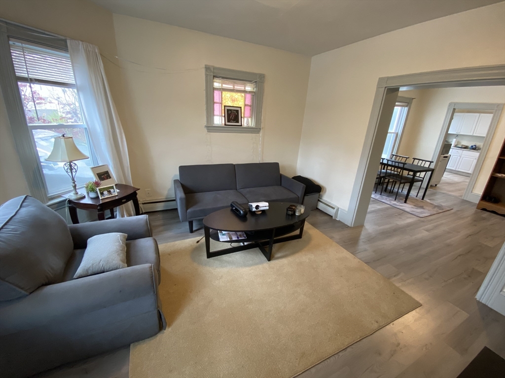 3 bed, 1 bath apartment for rent at 16 White St Pl Unit 1, Spring Hill — photo 1 of 11