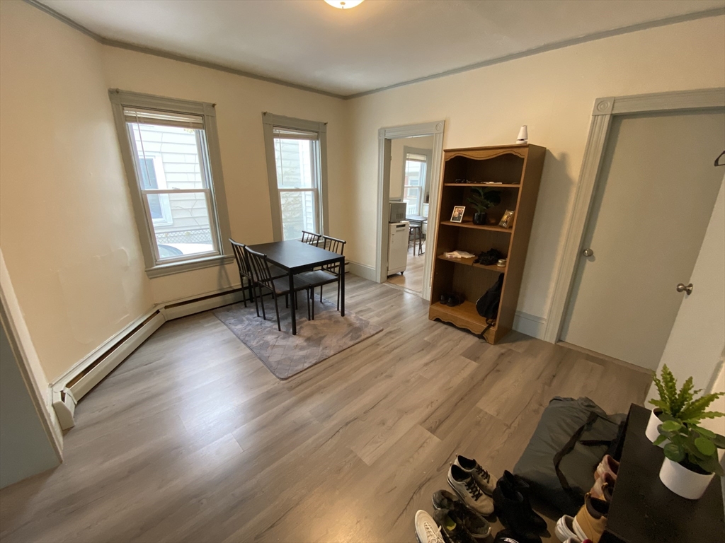 3 bed, 1 bath apartment for rent at 16 White St Pl Unit 1, Spring Hill — photo 3 of 11