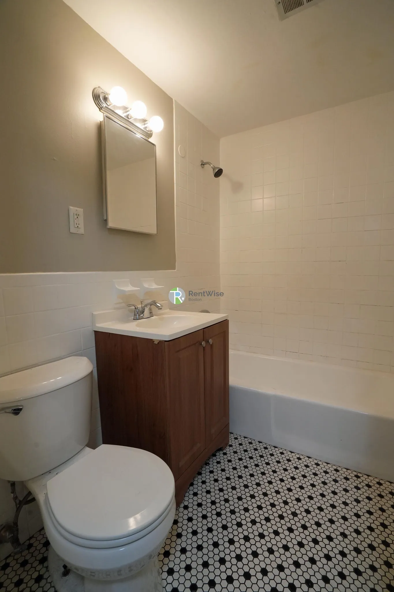 1 bed, 1 bath apartment for rent at 16 Whites Ave Unit 24, Watertown — photo 5 of 8