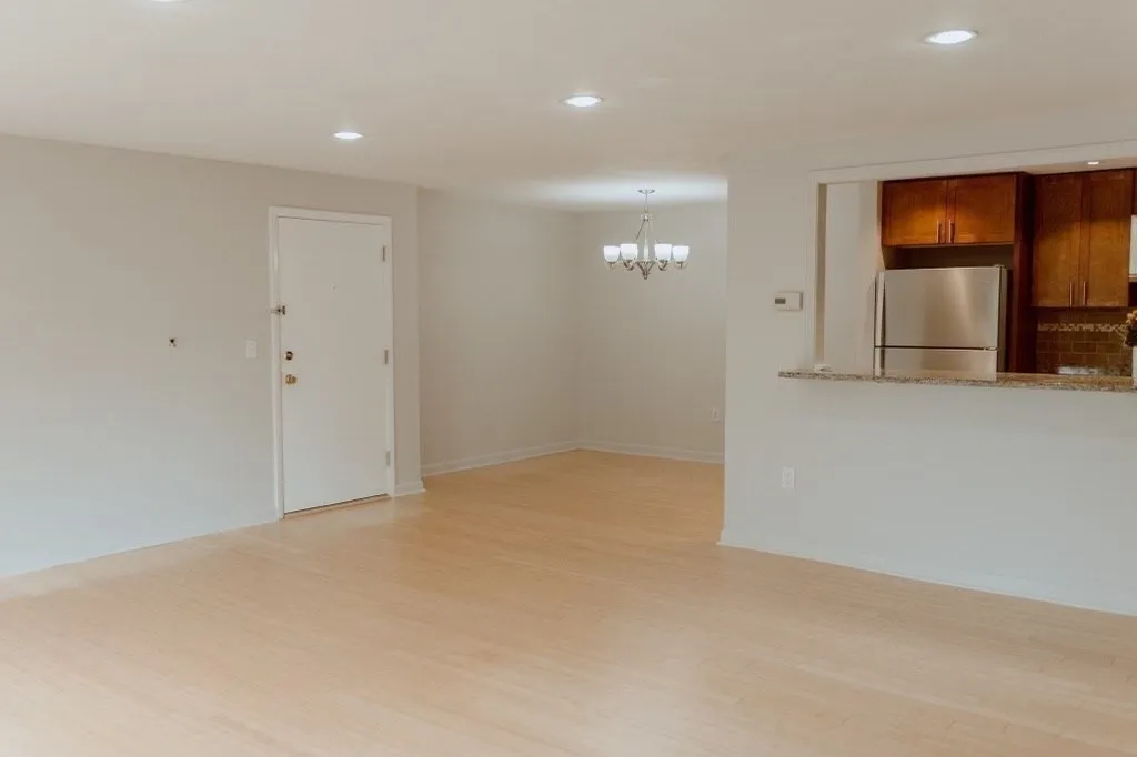 2 bed, 1 bath apartment for rent at 16 Williamsburg Ct Unit 23, Shrewsbury — photo 6 of 11