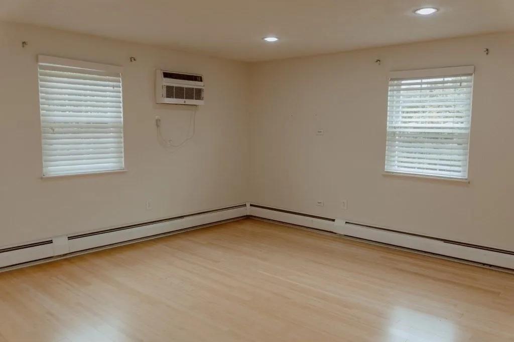 2 bed, 1 bath apartment for rent at 16 Williamsburg Ct Unit 23, Shrewsbury — photo 9 of 11