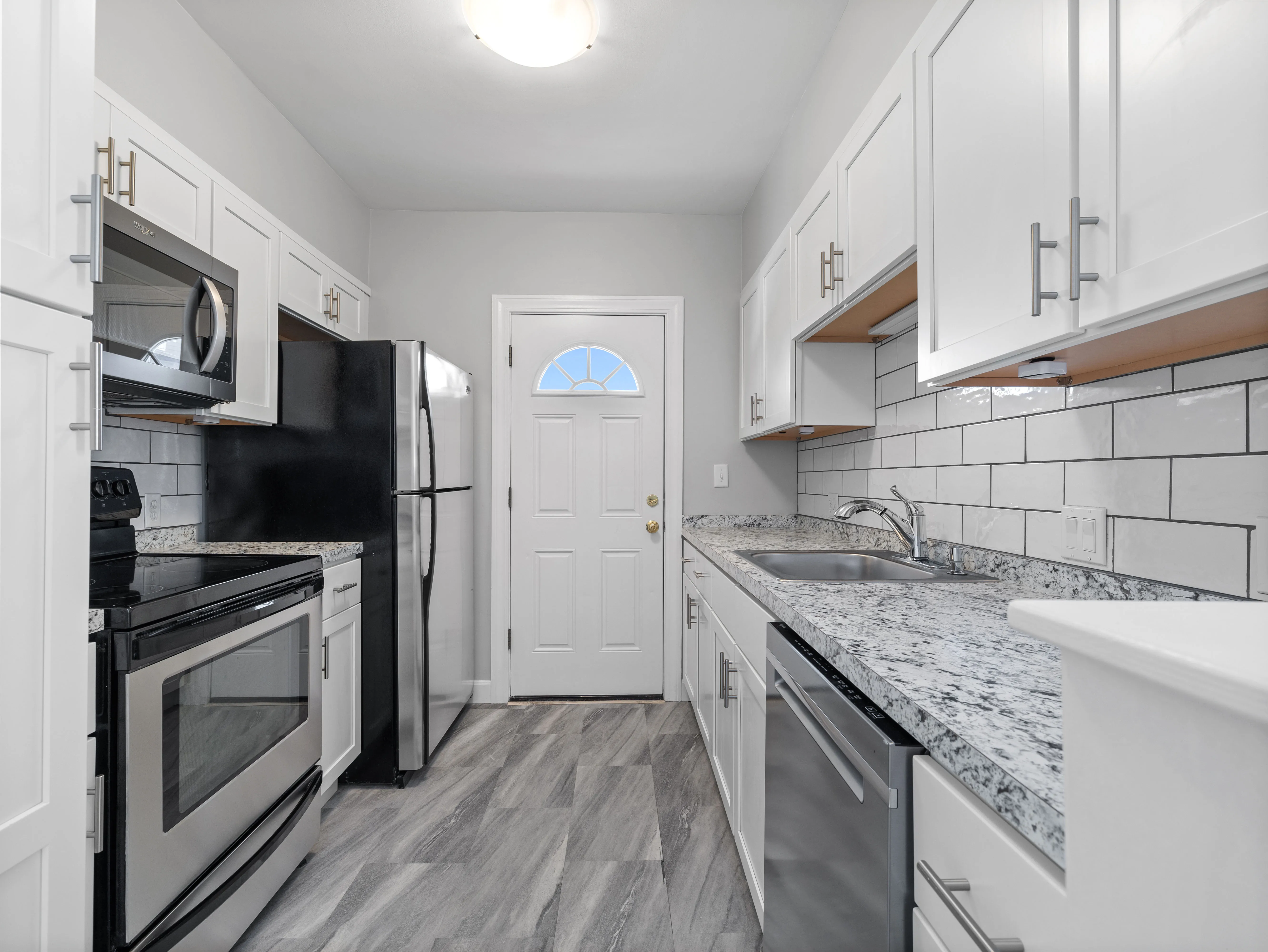 4 bed, 1 bath apartment for rent at 16 Windsor Rd Unit 1., South Medford