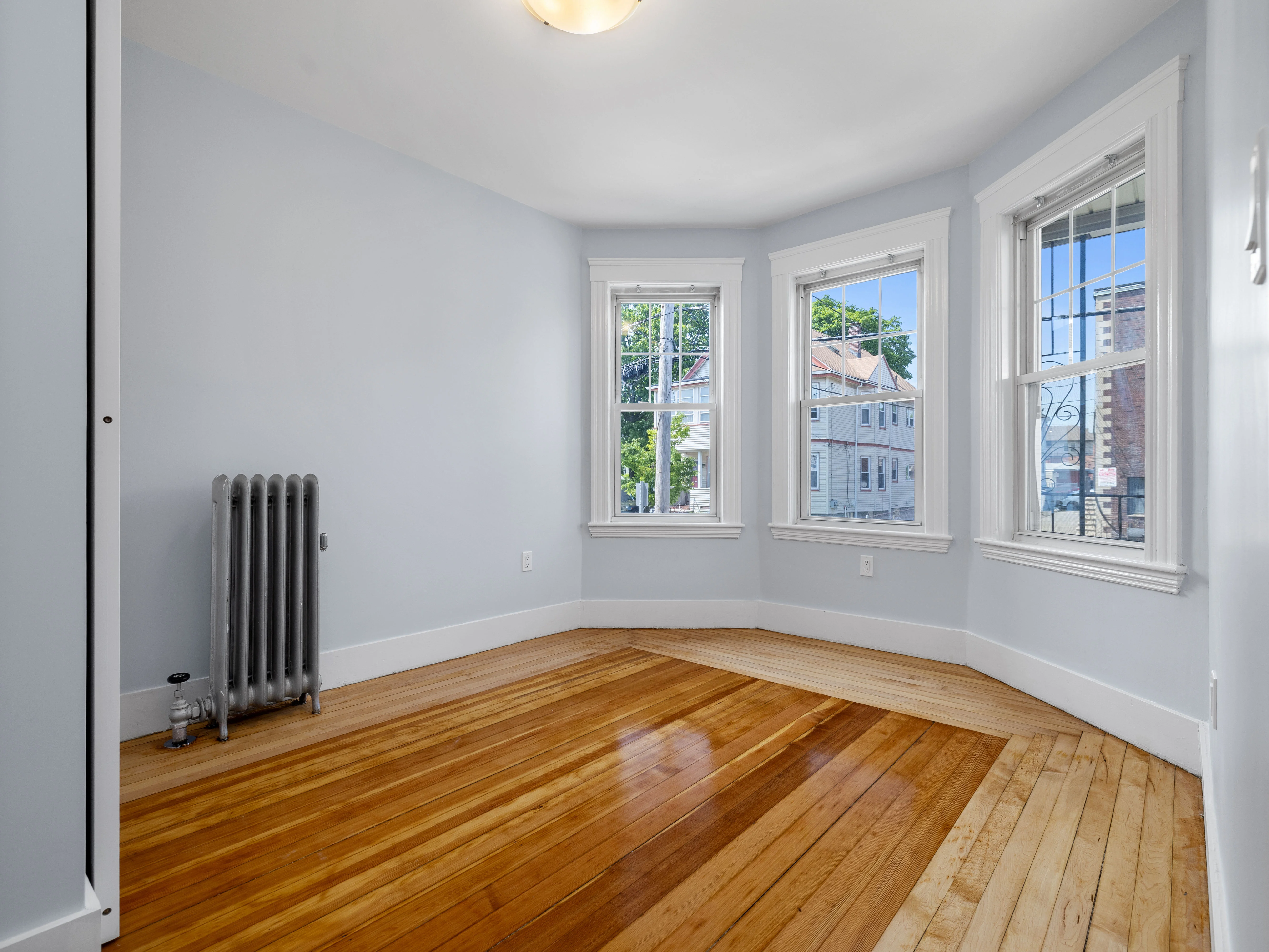 4 bed, 1 bath apartment for rent at 16 Windsor Rd Unit 1., South Medford — photo 3 of 11