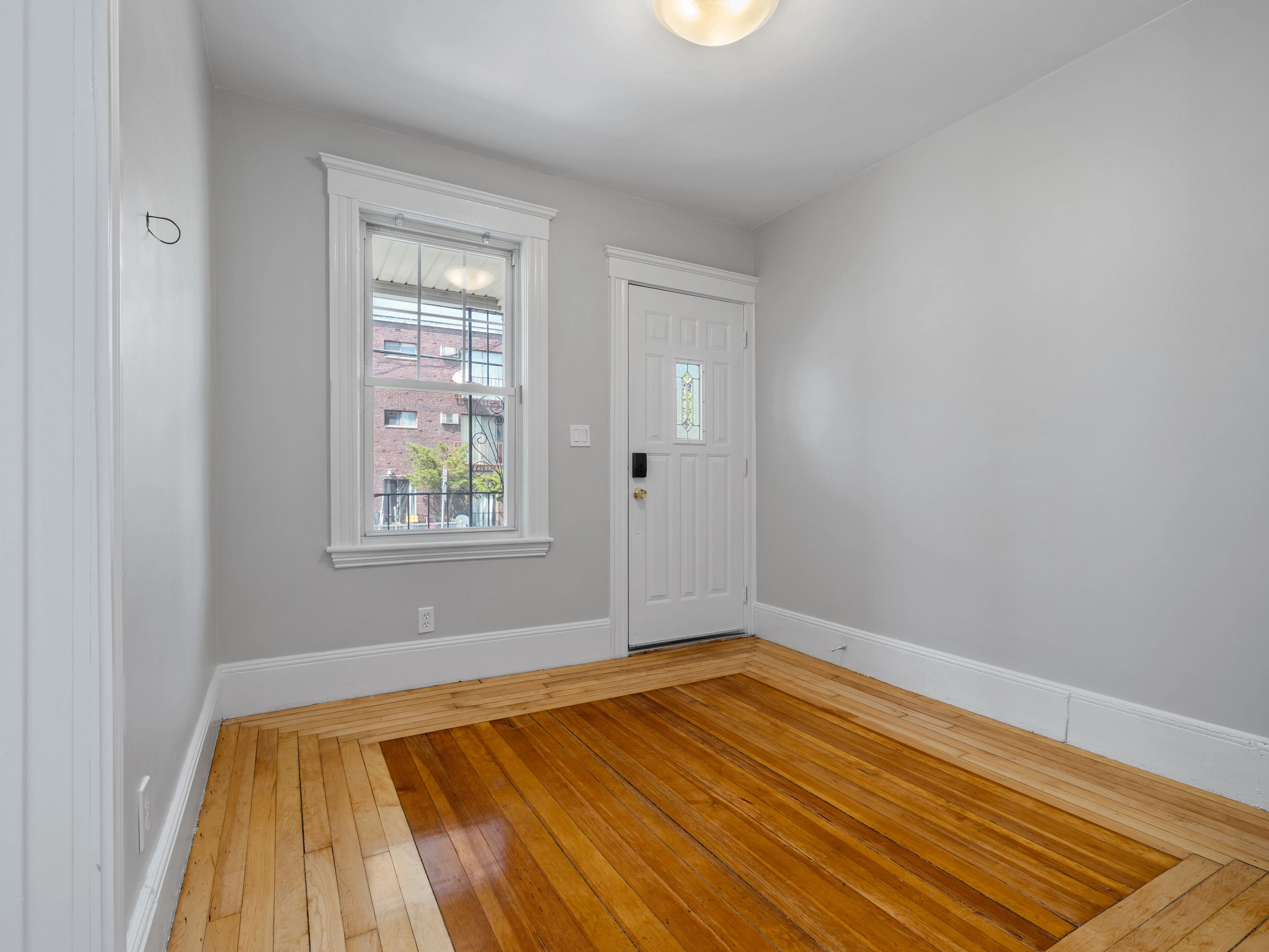 4 bed, 1 bath apartment for rent at 16 Windsor Rd Unit 1A, South Medford — photo 6 of 10