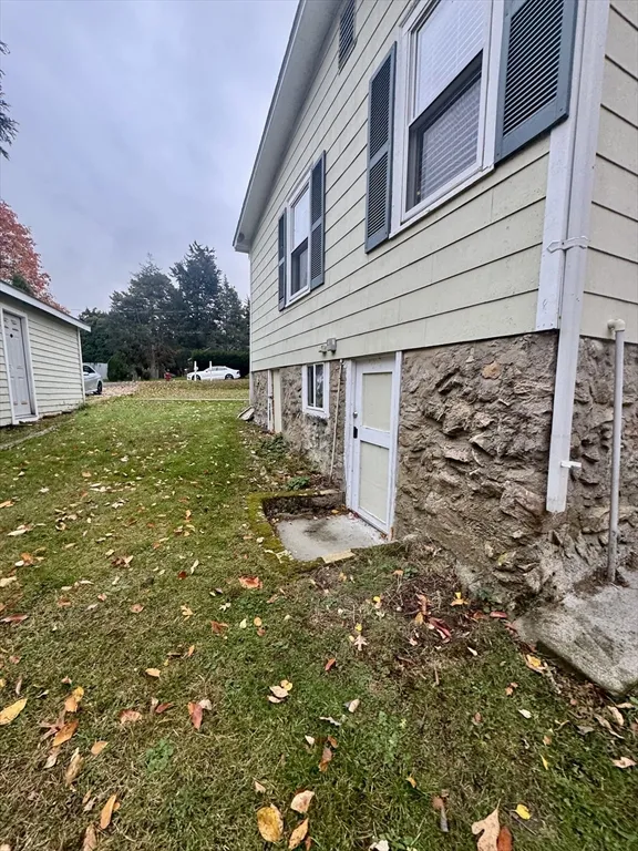 1 bed, 1 bath apartment for rent at 16 Winona Ave, Sconticut Neck — photo 4 of 22