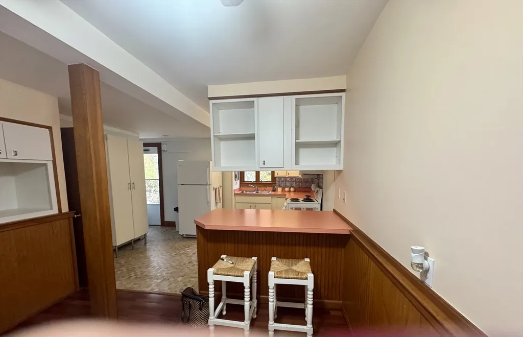 1 bed, 1 bath apartment for rent at 16 Winona Ave, Sconticut Neck — photo 5 of 22