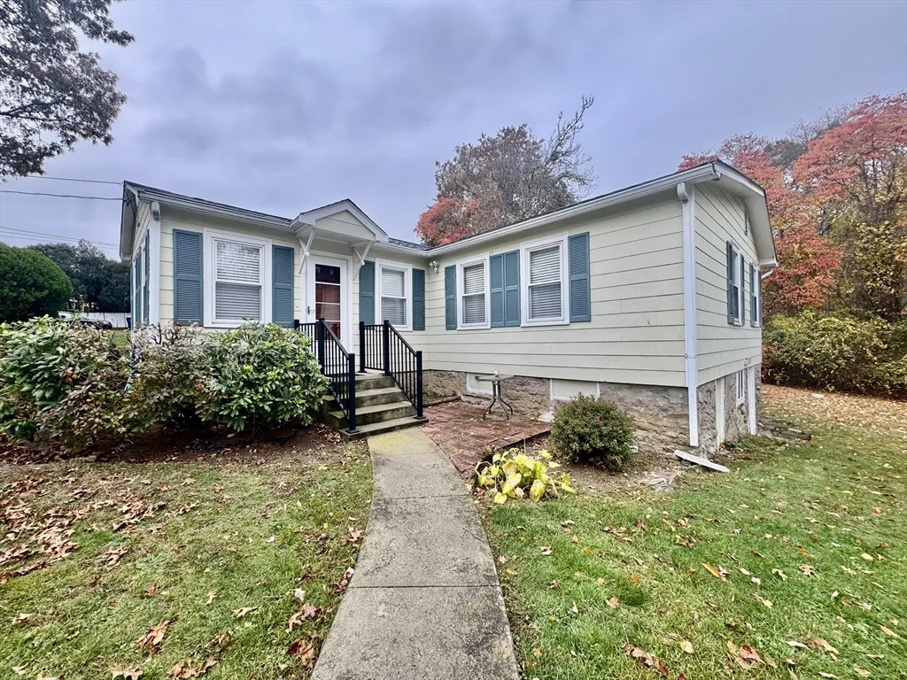 1 bed, 1 bath apartment for rent at 16 Winona Ave, Sconticut Neck — photo 1 of 22