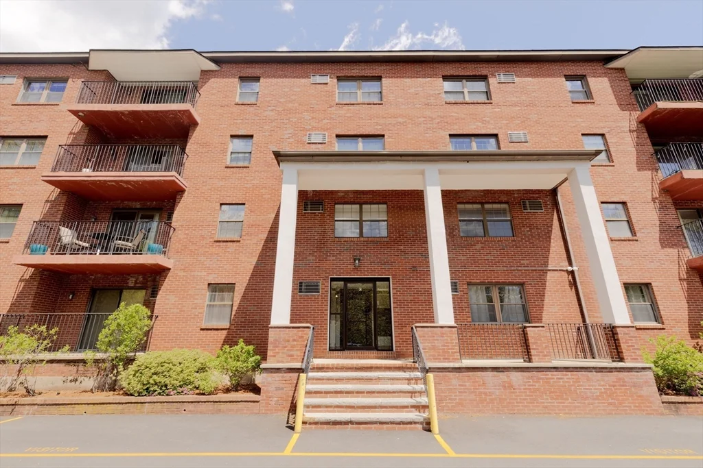 2 bed, 2 bath apartment for rent at 16 Winter St Unit 42C, Waltham — photo 3 of 31