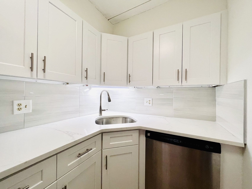 2 bed, 2 bath apartment for rent at 16 Winter St Unit 46A, Waltham — photo 5 of 22