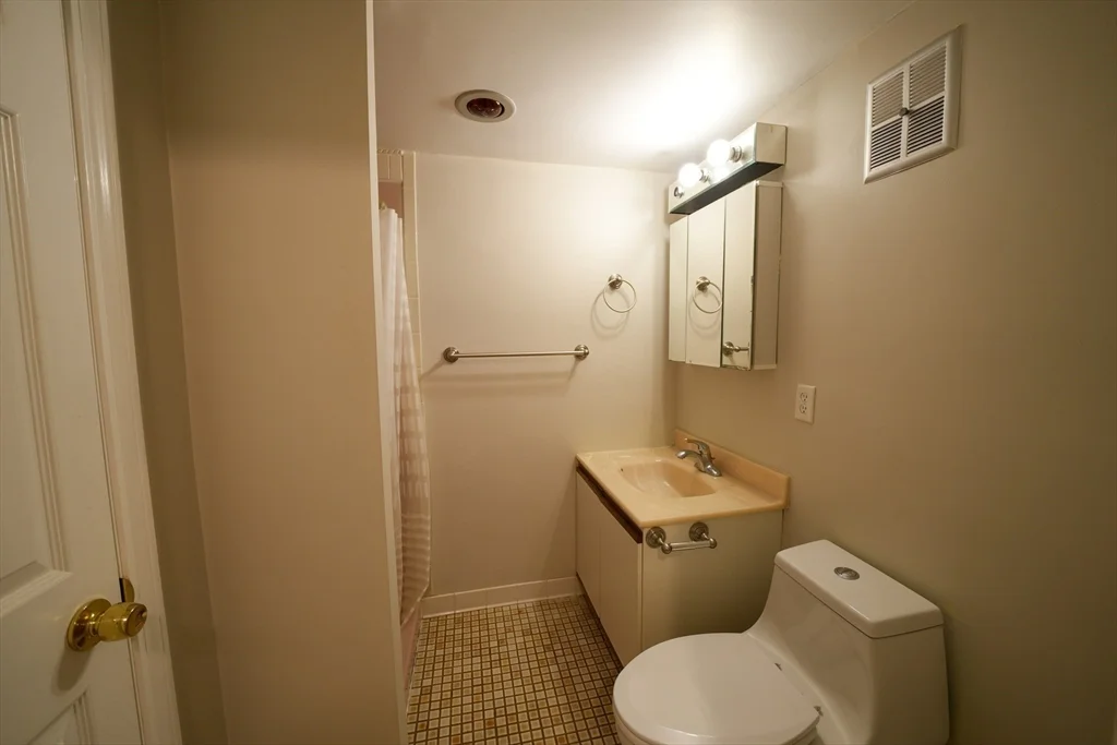 3 bed, 2 bath apartment for rent at 16 Winter Unit 41A, Waltham — photo 15 of 27