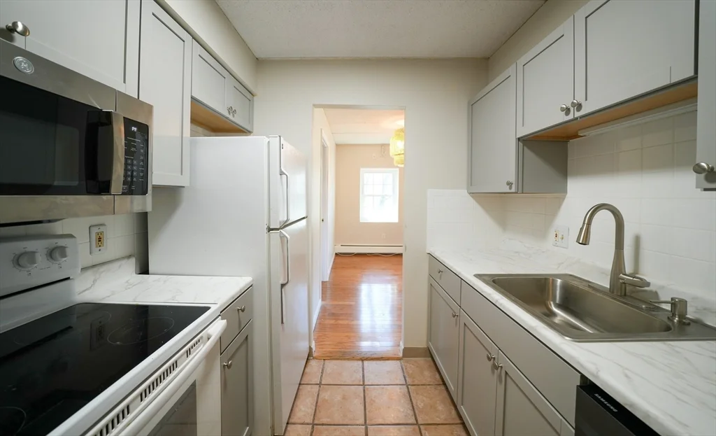 3 bed, 2 bath apartment for rent at 16 Winter Unit 41A, Waltham
