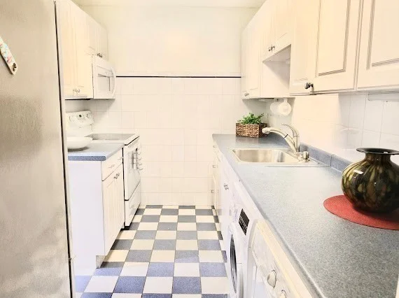 2 bed, 2 bath apartment for rent at 16 Winter Unit 43B, Piety Corner — photo 5 of 12