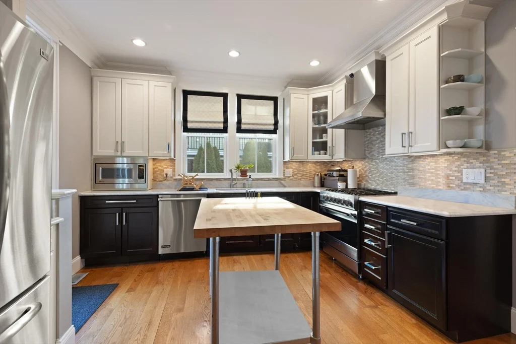 3 bed, 3 bath apartment for rent at 16 Zamora Unit Front, Jamaica Plain — photo 8 of 20