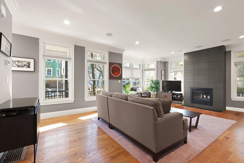 3 bed, 3 bath apartment for rent at 16 Zamora Unit Front, Jamaica Plain — photo 4 of 20