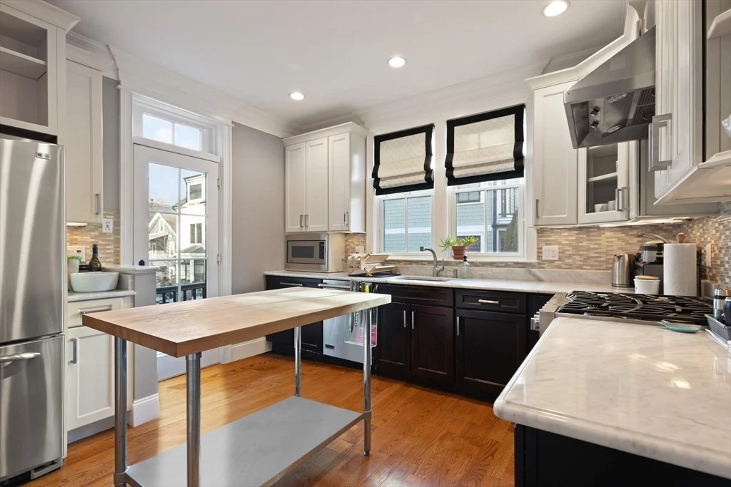 3 bed, 3 bath apartment for rent at 16 Zamora Unit Front, Jamaica Plain — photo 10 of 20