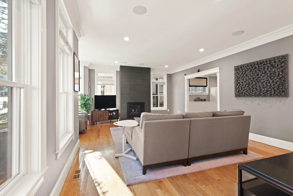 3 bed, 3 bath apartment for rent at 16 Zamora Unit Front, Jamaica Plain — photo 5 of 20