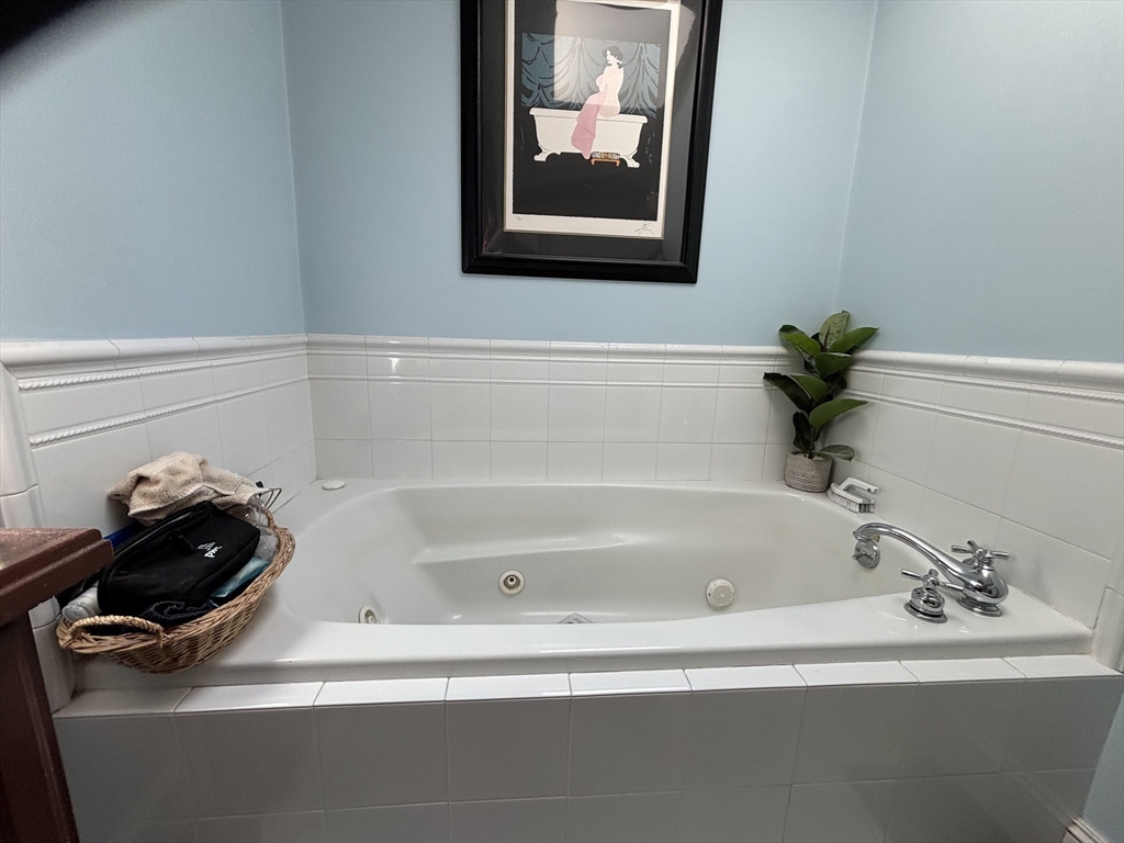 2 bed, 2 bath apartment for rent at 160 1/2 H St Unit 2, South Boston — photo 11 of 28