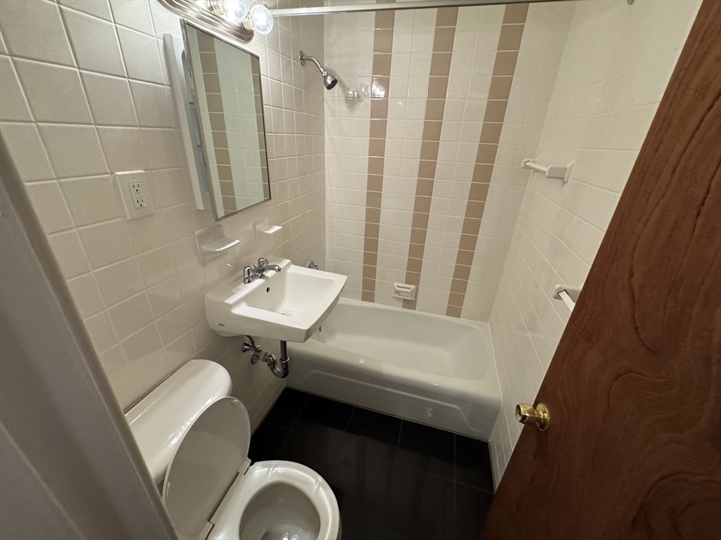 1 bed, 1 bath apartment for rent at 160-180 North Beacon St Unit 11, Brighton — photo 9 of 13