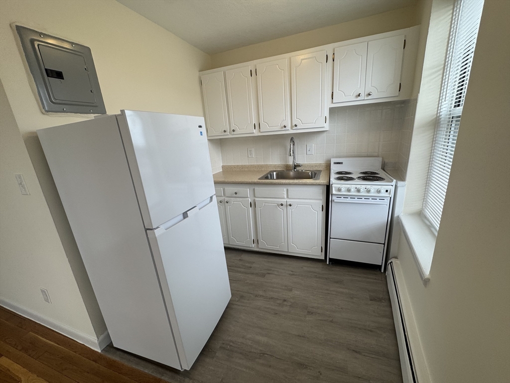 1 bed, 1 bath apartment for rent at 160-180 North Beacon St Unit 11, Brighton — photo 1 of 13