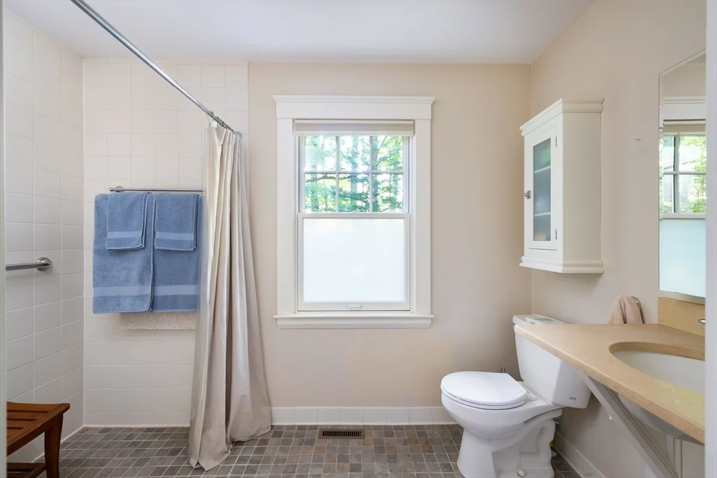 5 bed, 3 bath apartment for rent at 160 Allen Ave, Waban — photo 11 of 19