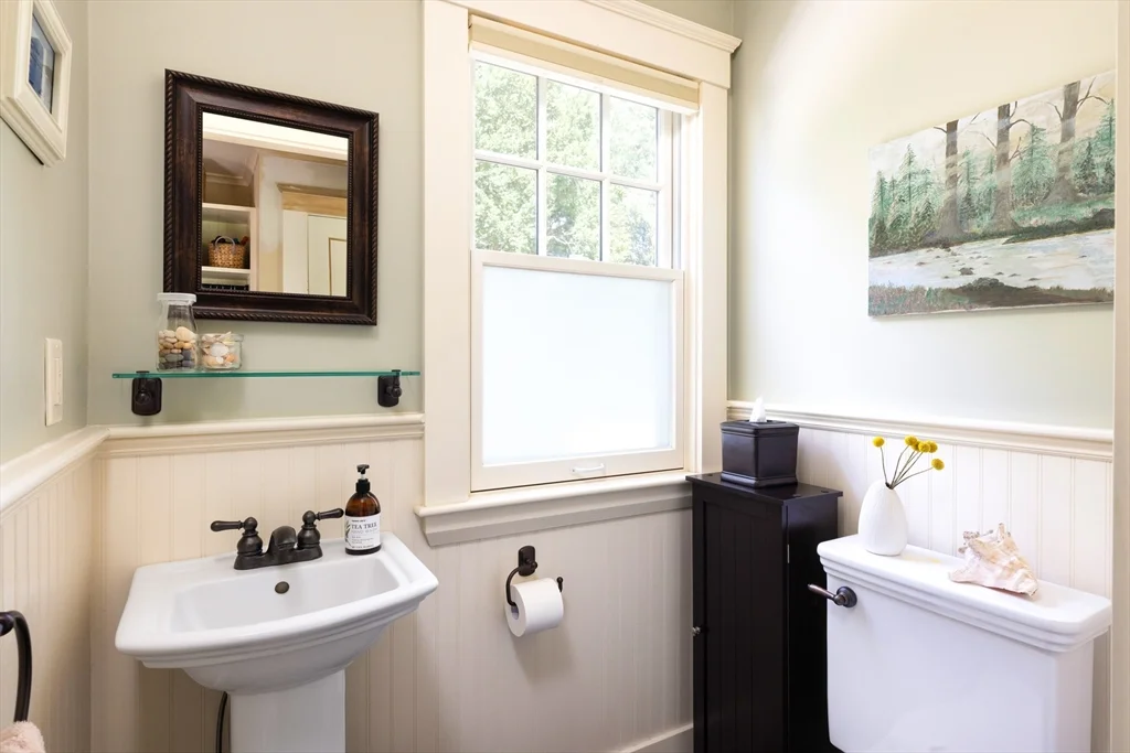 5 bed, 3 bath apartment for rent at 160 Allen Ave, Waban — photo 9 of 19