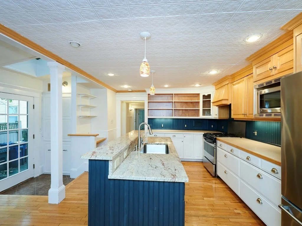 3 bed, 3 bath apartment for rent at 160 Allston St Unit 160, Cambridgeport — photo 3 of 19