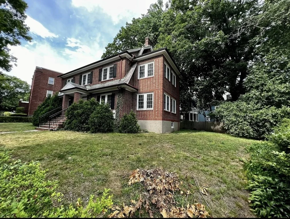 6 bed, 3.5 bath apartment for rent at 160 Arborway Unit 160, Jamaica Plain — photo 32 of 33