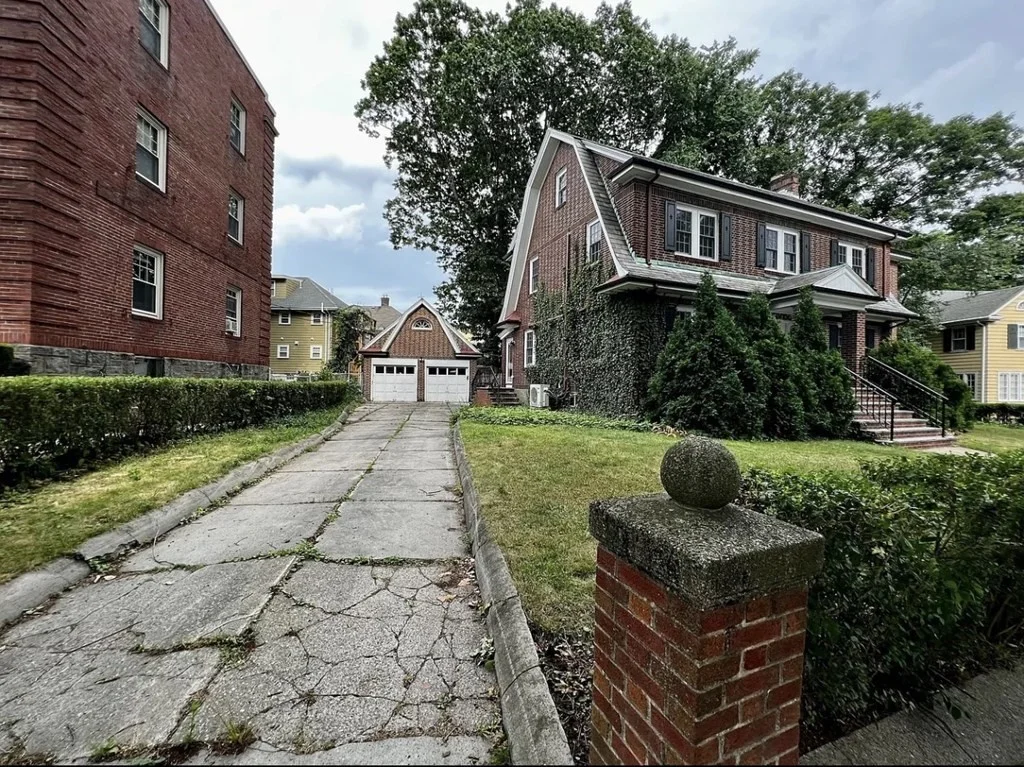 6 bed, 3.5 bath apartment for rent at 160 Arborway Unit 160, Jamaica Plain — photo 30 of 33