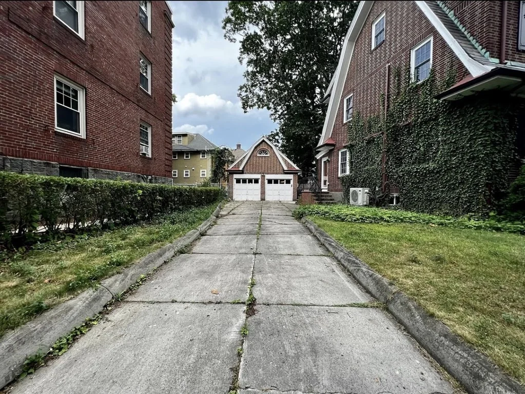 6 bed, 3.5 bath apartment for rent at 160 Arborway Unit 160, Jamaica Plain — photo 31 of 33