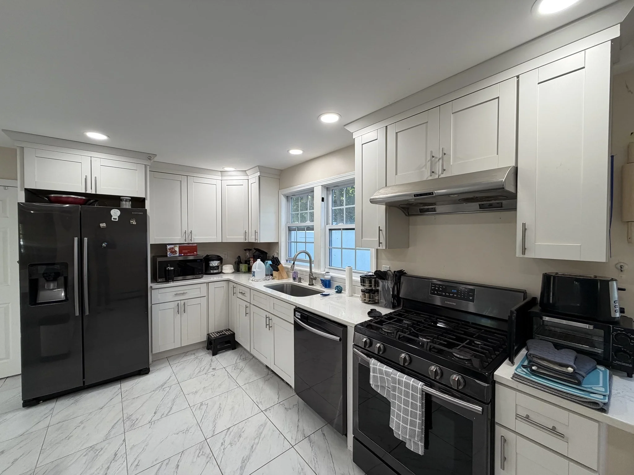 4 bed, 3 bath apartment for rent at 160 Broadway Unit 160, Haverhill — photo 3 of 35