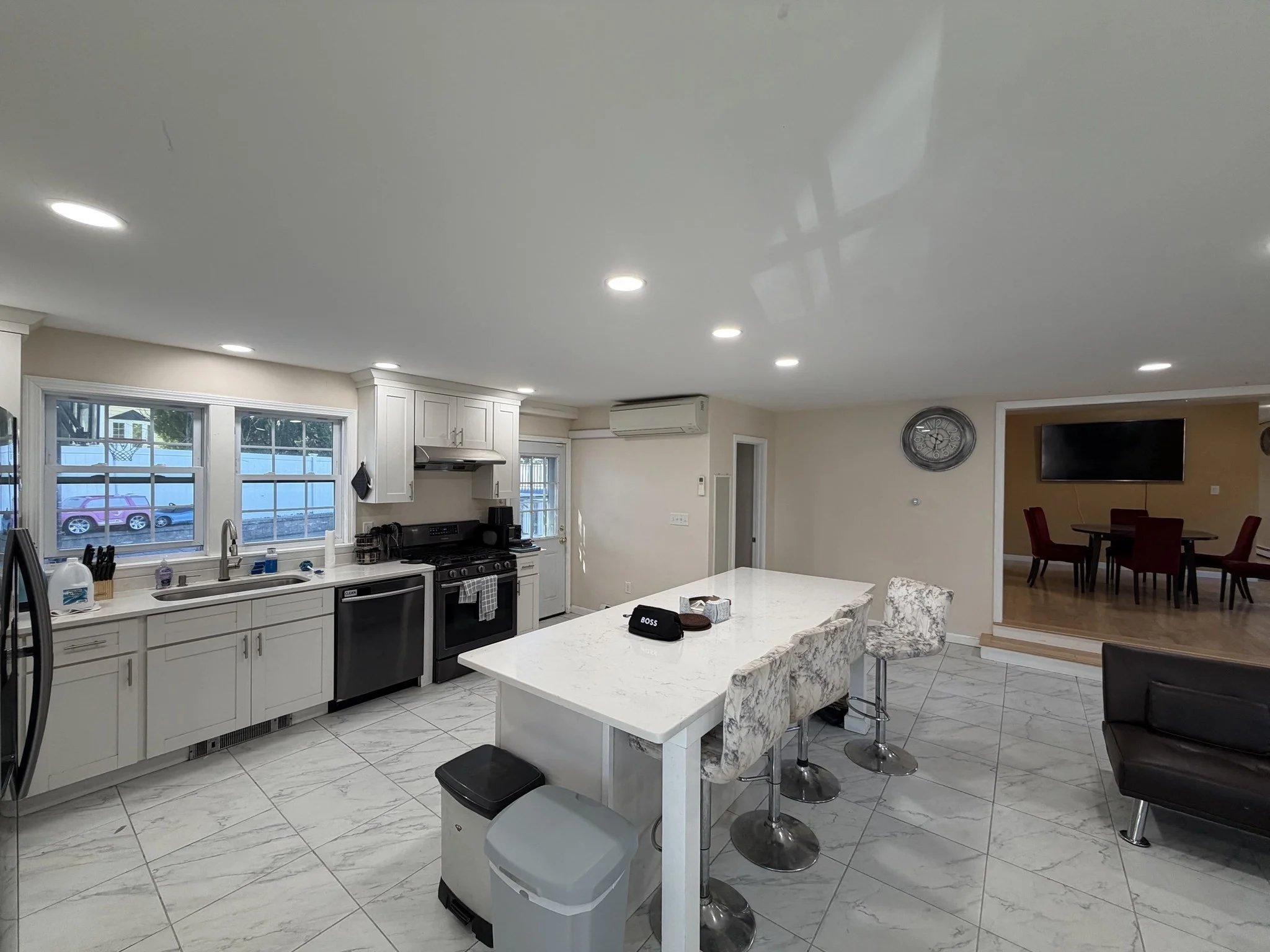 4 bed, 3 bath apartment for rent at 160 Broadway Unit 160, Haverhill — photo 1 of 35
