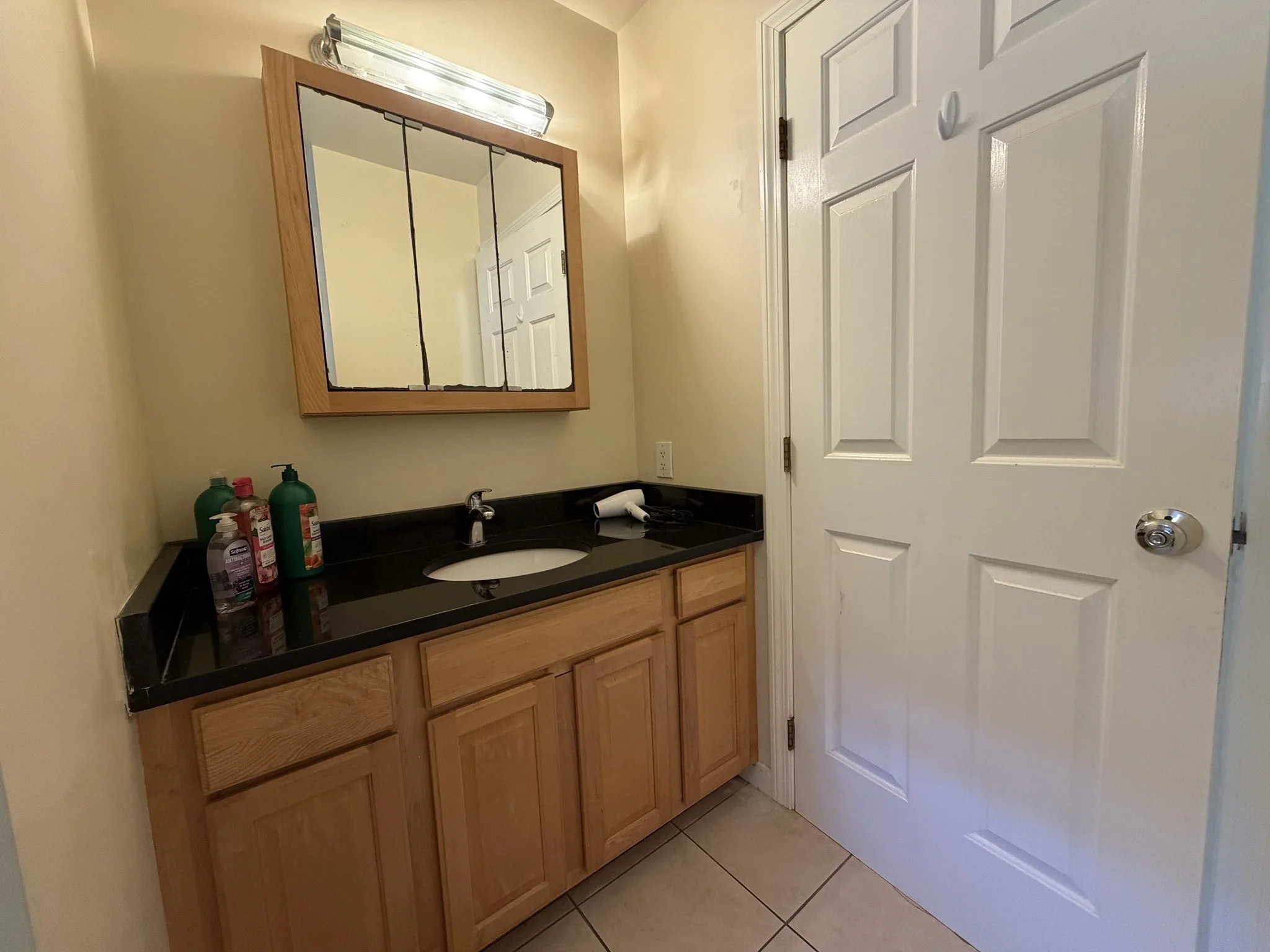 4 bed, 3 bath apartment for rent at 160 Broadway Unit 160, Haverhill — photo 24 of 35