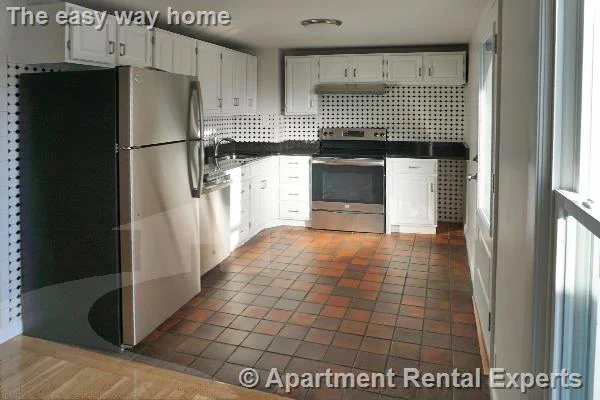 4 bed, 2 bath apartment for rent at 160 Broadway Unit 3, East Somerville — photo 5 of 7