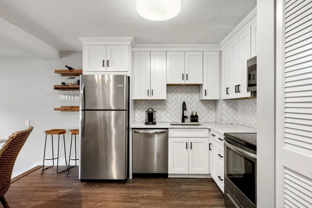 1 bed, 1 bath apartment for rent at 160 Burkhall St Unit 212, Weymouth — photo 3 of 27