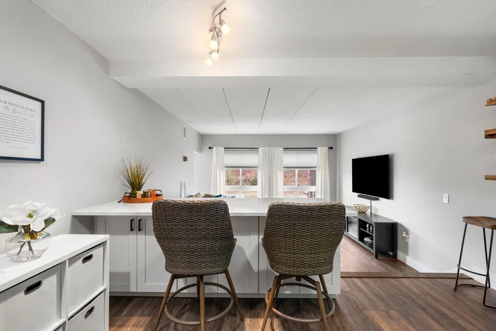 1 bed, 1 bath apartment for rent at 160 Burkhall St Unit 212, Weymouth — photo 8 of 27