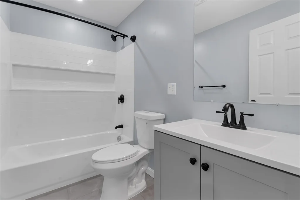 4 bed, 2 bath apartment for rent at 160 Chathm Unit 0, Providence — photo 10 of 25