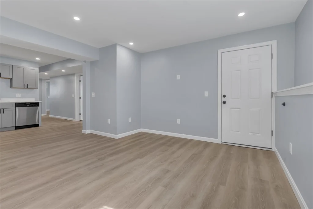 4 bed, 2 bath apartment for rent at 160 Chathm Unit 0, Providence — photo 3 of 25